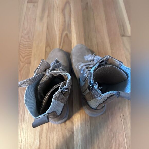 New Bueno Stella Women Lace up Bootie Size 8-8.5 Taupe - Picture 3 of 7